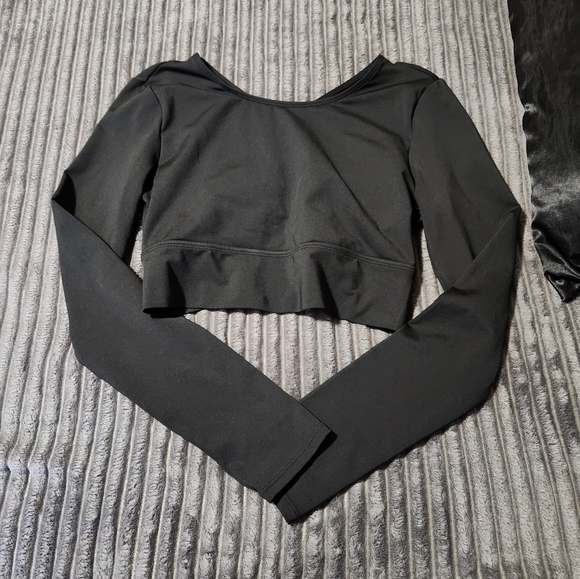 Long sleeve cropped workout top - Picture 1 of 3